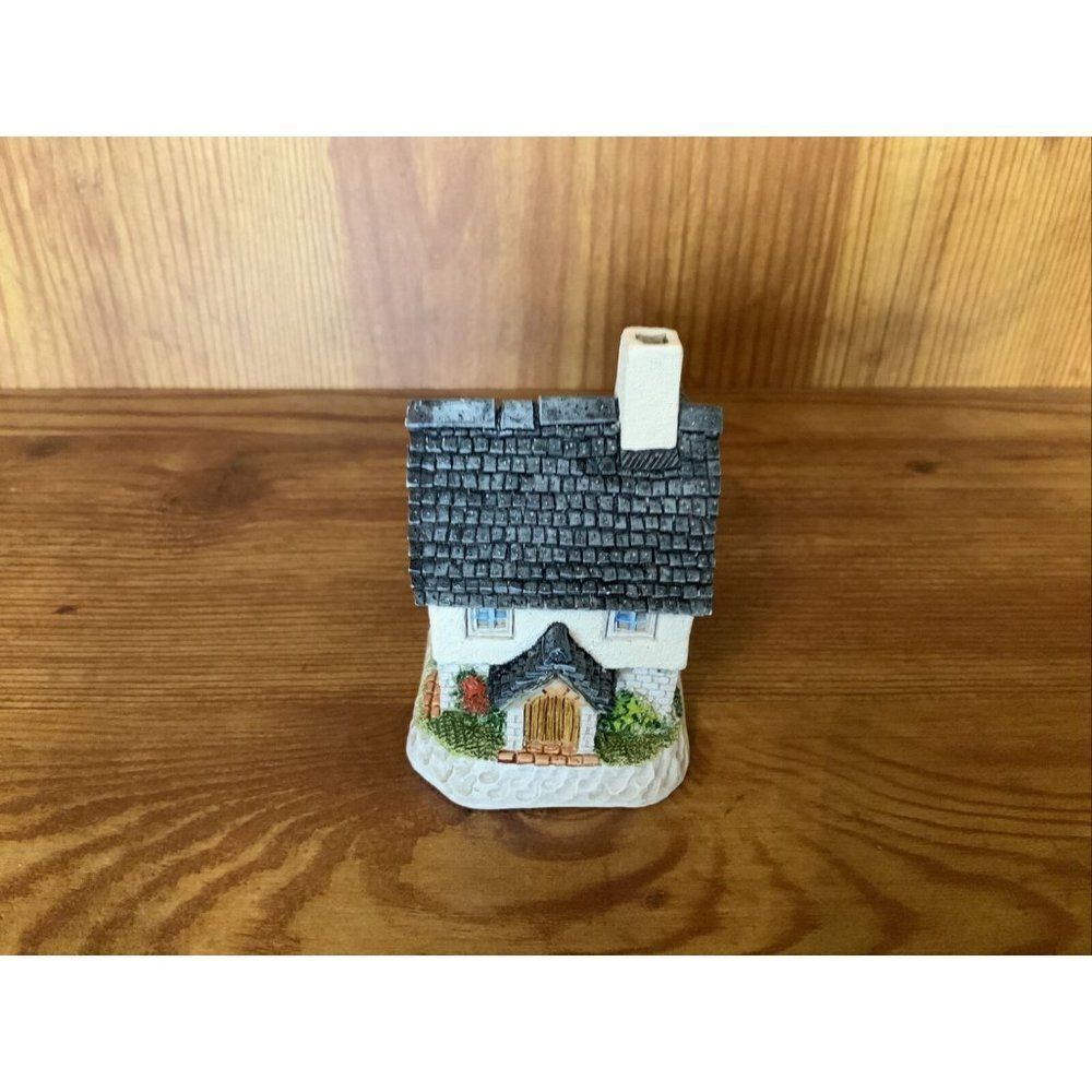 David Winter Cottages The Brickies, The Pilgrims Way Collection, In Original Box
